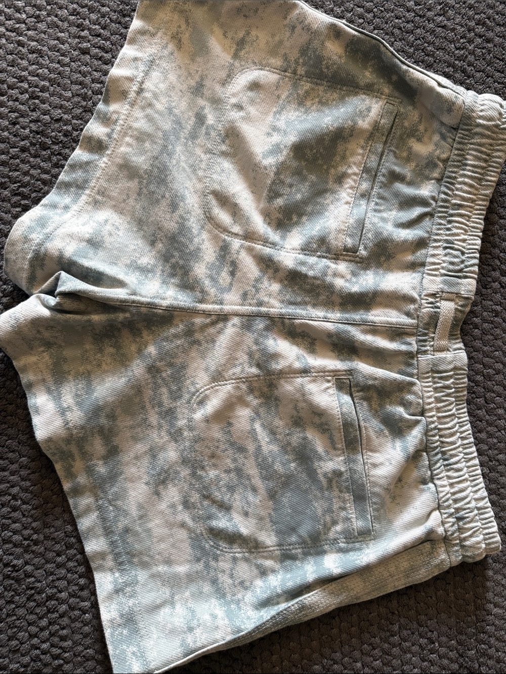Athleta Farallon Green Gray Camo shorts - Picture 5 of 5